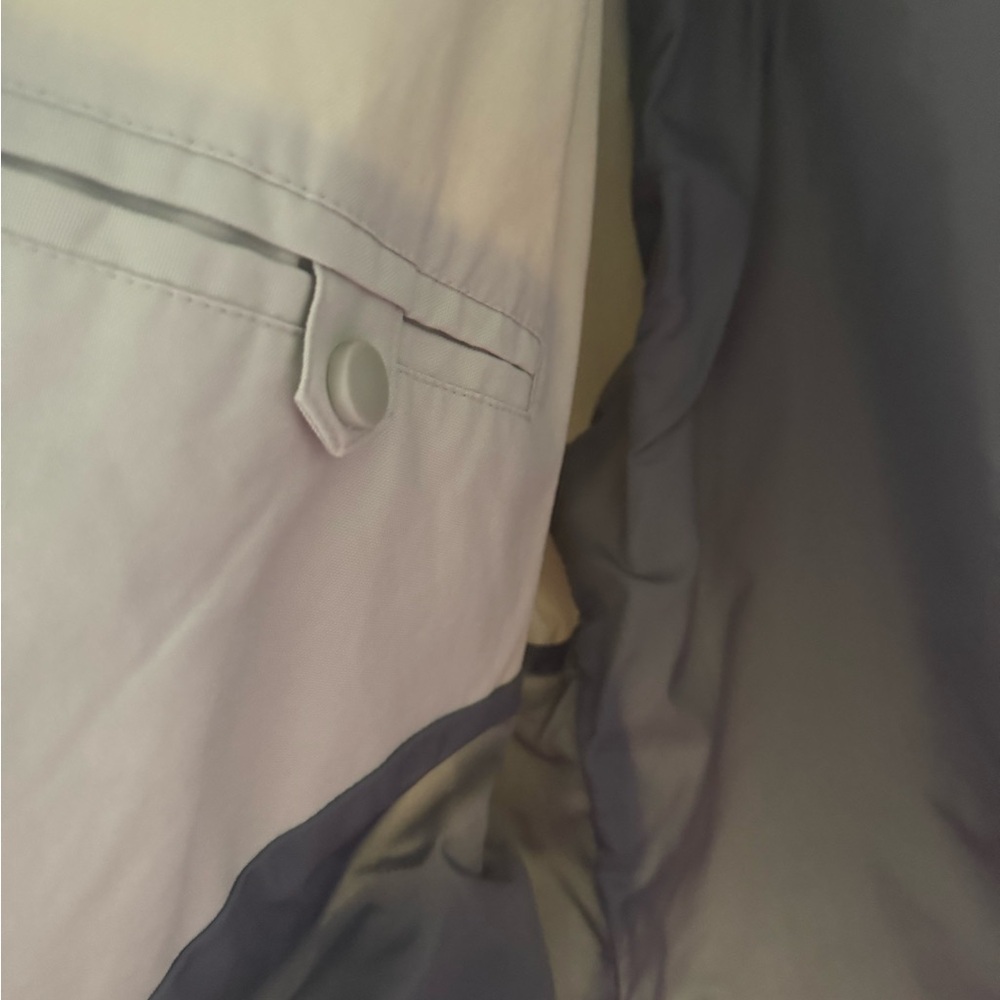 Classic Gap Men's Light Tan Jacket
XXL EUC Lightweight, Zip-Closure Cotton/Poly - Picture 5 of 12